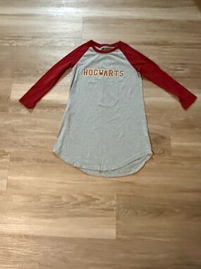 Harry Potter | Hogwarts Nightgown - Red Sleeves, Gray Body